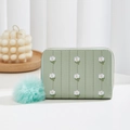 Mini portefeuille vert menthe avec broderie marguerite et breloque pompon moelleux - Vert