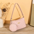 Bolso de hombro acolchado rosa con monedero redondo pequeño y detalles de metal dorado - Rosa