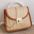 Beige gewebte Umhängetasche mit braunem Lederbesatz, Perlengriff und goldener Kette - Hellbraun