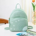 Mini mochila verde menta para mujer con estampado de margaritas y detalles dorados - verde claro