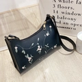 Elegante borsa sottobraccio nera in pizzo con ricamo floreale rosa e zip dorata - Nero