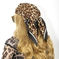 Foulard quadrato in raso da 70cm con stampa leopardata classica per donna - Stile Leopardo 4
