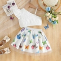Detalle de top de encaje de un hombro y falda de tul con estampado de mariposas para niña - 110 / Blanco
