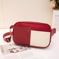 Riñonera deportiva de moda en rojo oscuro y crema con correa ajustable de nailon - Rojo