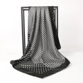 Foulard quadrato in raso da 90 cm con classici motivi pied-de-poule e pois neri e bianchi - 90*90cm / Nero