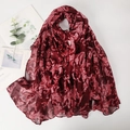 Bufanda de algodón granate con estampado paisley y flores rosas para estilo elegante - Burdeos