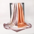 Foulard quadrato in seta 90cm con stampa paisley vintage e bordi geometrici arancioni - 90x90cm / Rosa Loto