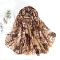 Sciarpa lunga floreale con rose vintage su tessuto marrone leggero e arioso - Stampa Floreale Cachi Scuro