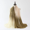 Detail des Farbverlaufs von Olivgrün zu Beige auf dem leichten Baumwollschal - Olivgrün bis Beige Farbverlauf (Farbe 3)