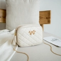 White quilted square shoulder bag with gold bow and tassel in minimalist style - Off-white (Bow)