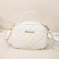 Borsa a tracolla trapuntata bianca con logo dorato e manico elegante da donna - Bianco