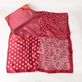 Foulard quadrato in seta rossa con pois alla moda e stampa patchwork paisley - Pois Rosso Vino