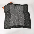 90cm vierkante satijnen zijden sjaal met klassiek zwart-wit pied-de-poule en stippenpatroon - Diep Militair Groen Hahnentritt Polka Dot