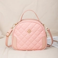 Borsa a tracolla trapuntata rosa con dettaglio floreale dorato e manico superiore - Rosa