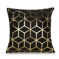 Zwarte pluche kussensloop met goudkleurige geometrische kubuspatronen voor de bank - Geometrische Kubische Textuur (GOLD001-4-BLACK) / Hoes + Kussenvulling