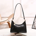 Sac bandoulière chic en cuir noir embossé crocodile avec logo doré et décor élégant - 21*6.5*16 / Noir