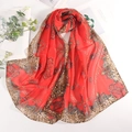 Elegante sciarpa rossa in chiffon con stampa leopardata e catene barocche su rivista - 150*50cm / Rosso