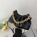 Sac à bandoulière plissé noir tendance avec grosse chaîne dorée et poignée en cuir souple - Noir