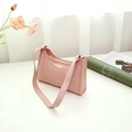 Bolso de hombro rosa para mujer con relieve de cuadros, hebilla dorada y cuero PU - Rosa