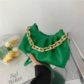 Sac plissé vert vif avec grosse chaîne dorée et bandoulière en cuir assortie réglable - Vert