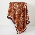 Carré en satin avec imprimé léopard et zèbre sur un socle d'exposition blanc - 90x90cm / Léopard zèbre brun orange (K Leopard-11)