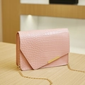 Detail of pink faux crocodile leather bag with gold chain and metal trim - 19*5.5*13 / Pink