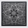 Zwart-witte zijden sjaal met paisley-print en klassiek vierkant mandala-ontwerp - Zwart Wit Mandala Stijl (BX-12)