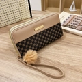 Cartera larga para mujer con doble cremallera, diseño floral beige y marrón con pompón - Caqui