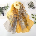 Georgette-Schal mit gelb-grauem Blattmuster, transparenter Strandschal mit Kunstdruck - 160*50CM / Herbstlaubgelb
