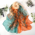Leichter Chiffon-Schal mit lebhaftem orange-grünem Kunstdruck und Baum-Motiven - 160*50CM / Herbstblatt Orange