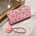 Damen Geldbörse in Rosa mit geometrischem Muster, Reißverschluss und flauschigem Bommel - Rosa