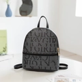 Kleiner grau-schwarzer Rucksack mit Lucky Girl-Print und goldenen Metallelementen - Schwarz