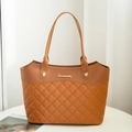 Borsa tote in pelle marrone trapuntata con doppi manici e scritte del logo dorate - Marrone