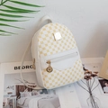 Mochila pequeña blanca de mujer con estampado floral amarillo y placa de metal dorado - Patrón Geométrico Floral Redondo (Blanco) / Blanco