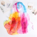 Eleganter langer Chiffonschal mit lebhaftem gelb-rosa Blumendruck für den Sommerurlaub - Lykore - Gelb Rosa Blau