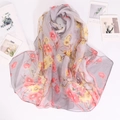 Leichter grauer Georgette-Seidenschal mit Blumenmuster für Strand- und Sonnenschutz - Grau