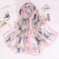 Écharpe longue en mousseline respirante à imprimé plumes rose et vert pour femmes - Rose Plume