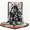 Pañuelo de seda satinada de 90cm para mujer con estampado floral y bordes dorados - 90*90cm / Oro Negro