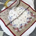 Französisches 70cm Satin-Seidentuch mit Blumen- und Muschelmustern für Damen - Muschel Blumen-Rot