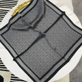 Sciarpa vintage da 70cm con motivi floreali geometrici ed elegante bordo grigio nero - 70*70cm / Nero