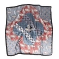 Detail eines Vintage-Paisley-Musters auf einem 90cm Satin-Seidentuch mit blau-roten Farbtönen - Rot Blau und Schwarz Patchwork