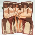 Sciarpa di seta quadrata con ballerine artistiche nei toni arancio vintage e marrone - Quadrato Grande / Marrone (Ballerina)