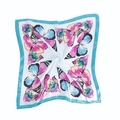 Eleganter 60x60cm Schmetterling Satin-Seidenschal mit blauem Rand auf weißem Hintergrund - 60x60cm / Minzgrün