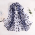 Écharpe légère en georgette à imprimé léopard bleu foncé et noir pour femme élégante - Bleu