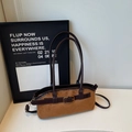 Borsa retrò in camoscio marrone con cinturino in pelle caffè e fibbia dorata - Marrone