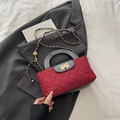 Bolso de tweed rojo acolchado con asa negra y cadena de bolas dorada - Rojo