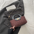 Bolso bandolera acolchado marrón con ribete de cuero negro y cadena dorada retro - Marrón