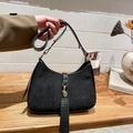 Sac hobo rétro français en daim noir avec boucle en métal doré et sangle en cuir - Noir