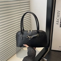Retro Handtasche aus schwarzem Leder mit goldenen Schnallen und Doppelgriffen in urbanem Stil - Schwarz