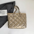 Sac fourre-tout matelassé or champagne avec coutures en losange et larges poignées - Doré